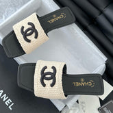 WOVEN SLIDE IN RAFFIA AND BLACK LAMBSKIN